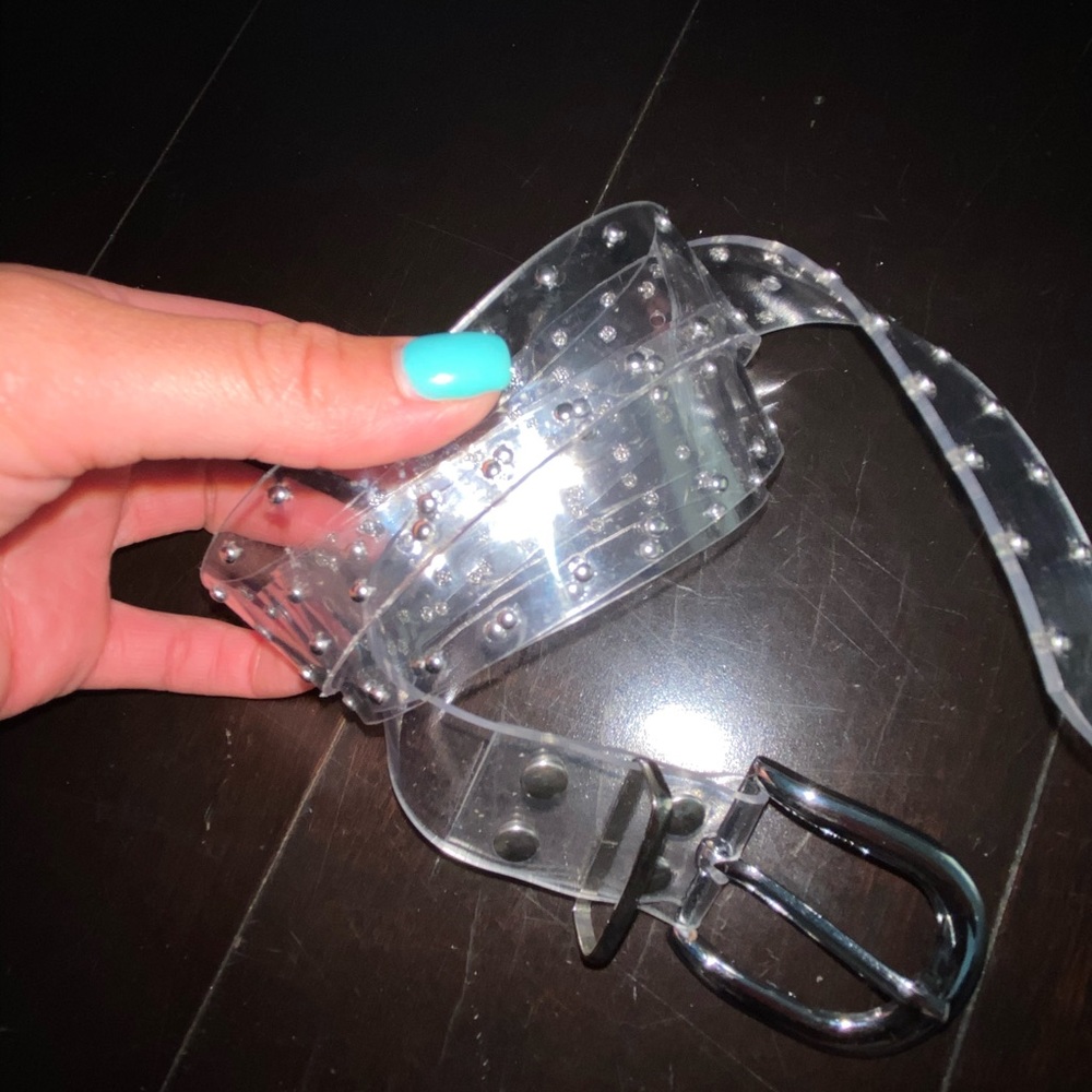 clear belt with silver accent